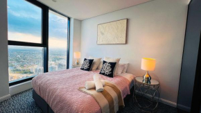 Beachside Bliss Stunning Views Steps to Shore, Surfers Paradise